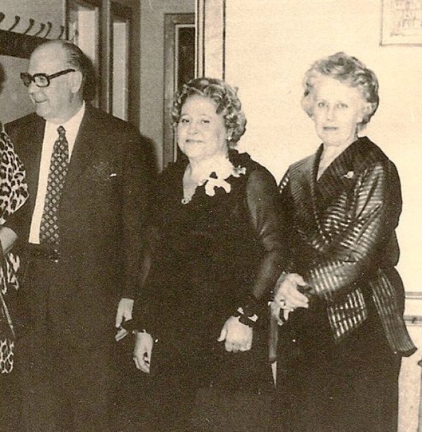 Enrique Gomensoro, Blanca y su hermana Pichona Hughes